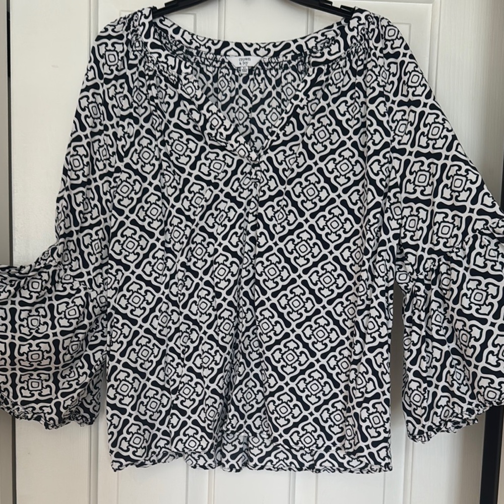 Crown & Ivy Black and White Flowy  Blouse with 3/4 Bell Sleeves